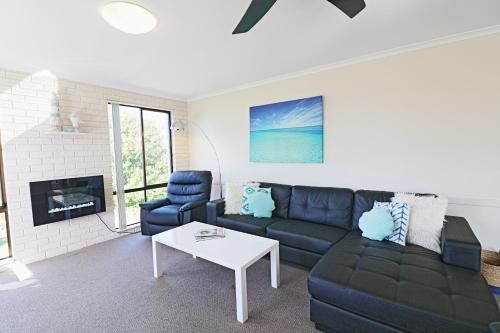 Capri Apartments0
