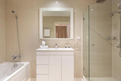 Tidy Apartment with Balcony and Parking Near Trains3