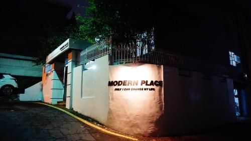 Modern Place0