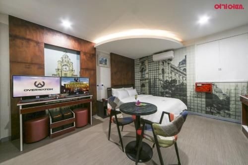 Sky Motel1
