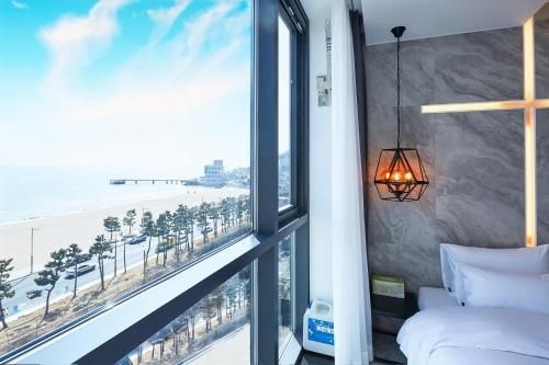 โรงแรมลาออน (Hotel Laon)0