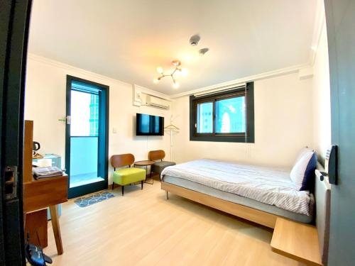 นัมซาน ฟอเรสต์ เกสต์เฮาส์ (Namsan Forest Guesthouse)1