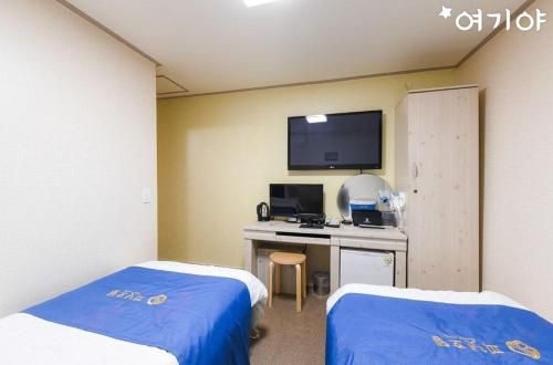 Peanut Hotel4