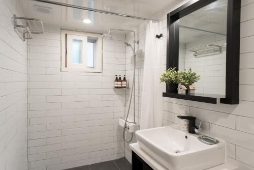 The Blossom Yeonnam Guesthouse (Aiola Hongdae)3