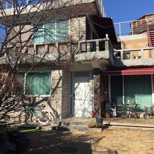 ฮันส์ เฮาส์ (Hans House)0
