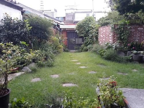 ฮันส์ เฮาส์ (Hans House)1
