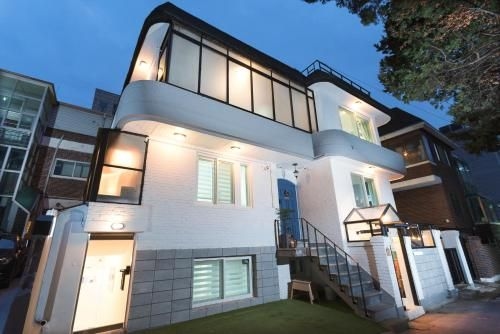 นีท เฮาส์ (Neat House)1