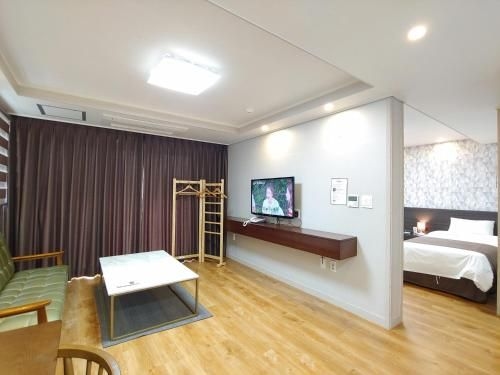โรงแรมลาเวนเดอร์ (Lavender Hotel)3