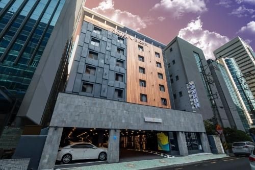 โรงแรมบีเซนต์ (Bcent hotel)0