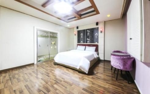 โมเทล ไนน์ (Motel Nine)4