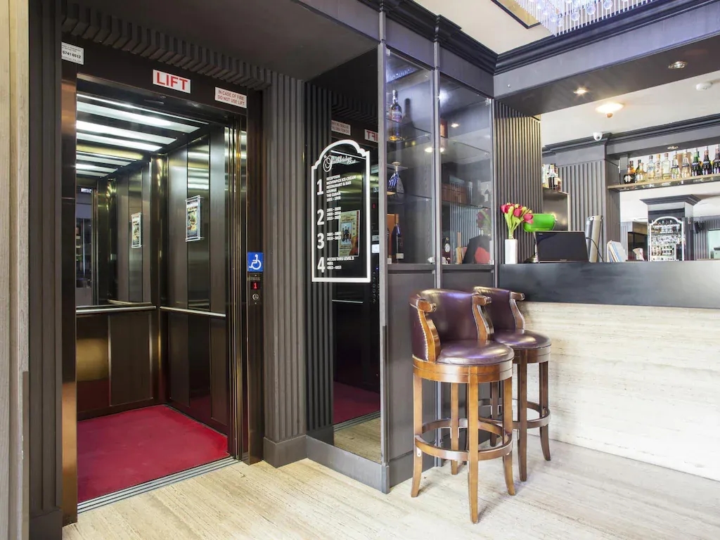 เดอะ เซาธ์บริดจ์ โฮเต็ล (The Southbridge Hotel)1