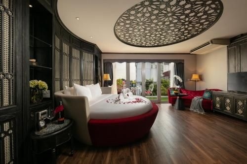 Shining Central Hotel & Spa0