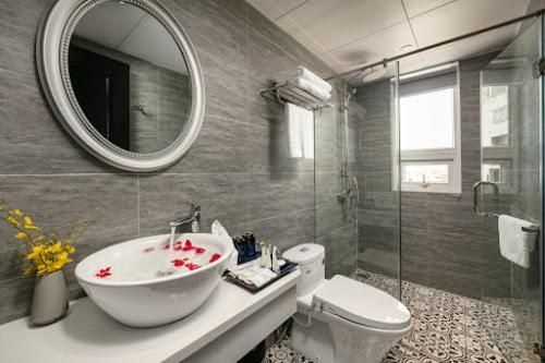 Shining Central Hotel & Spa1