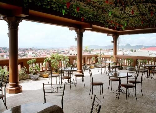 โรงแรมทุยอันห์ (Thuy Anh Hotel)1