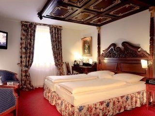 Kings Hotel Center2