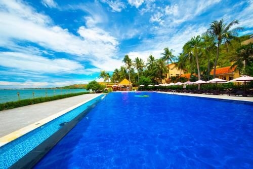 Hon Rom Central Beach Resort0