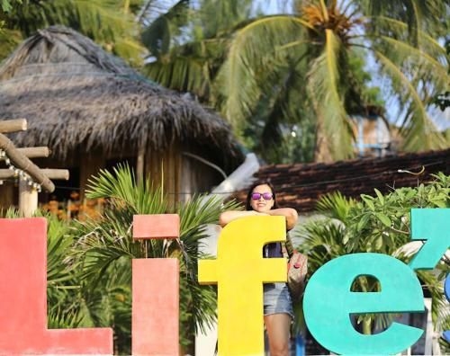 Life's A Beach1