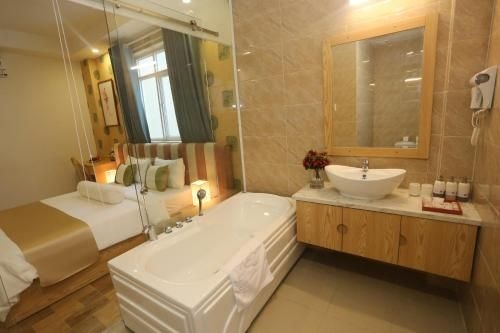 Thuy Sakura Hotel & Serviced Apartment1