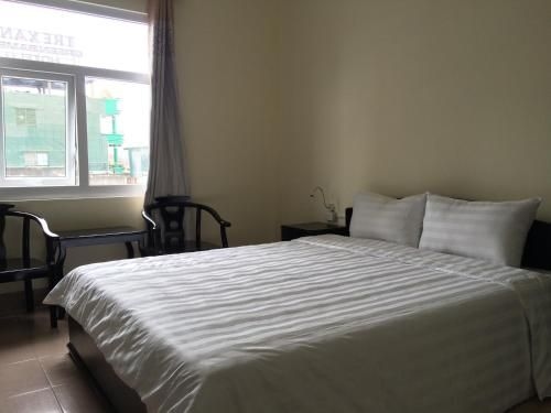 โรงแรมเจด (Jade Hotel)1
