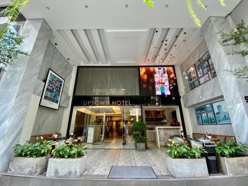 UpTown Hotel0