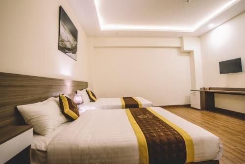 Skyline Hotel2