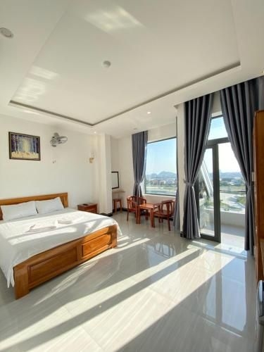 Queen Hotel0