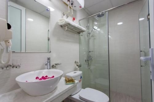 โรงแรมควีนไลท์ (Queen Light Hotel)2