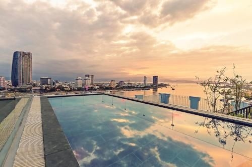 Ibiza Riverfront Hotel0