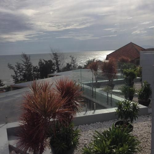 The Cliff Residence3