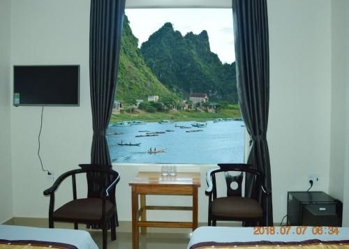 Son Doong Riverside0