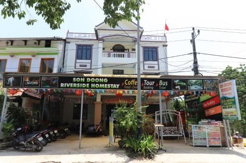 Son Doong Riverside1