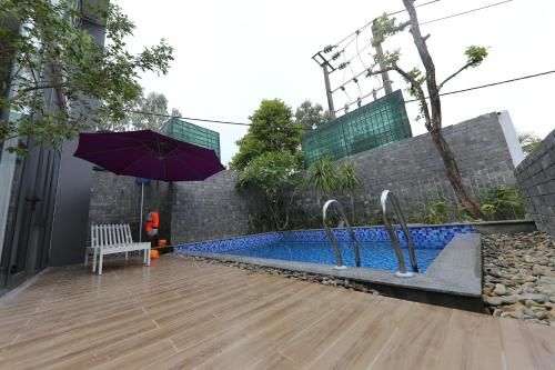 Hill Bungalow2