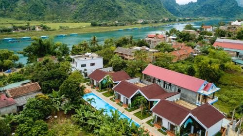 คอมมานเดอร์ ลอดจ์ (Commander Lodge)3