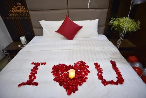 Queen Hotel3
