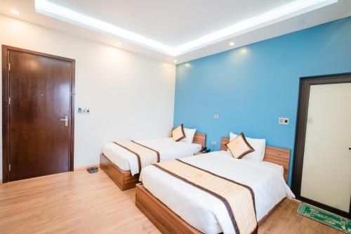 Sky hotel1