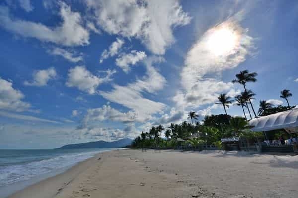 Alongkot Beach Resort2