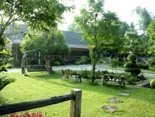 บ้านอีสาน คันทรีเฮาส์ (Baan Esan Country House)1