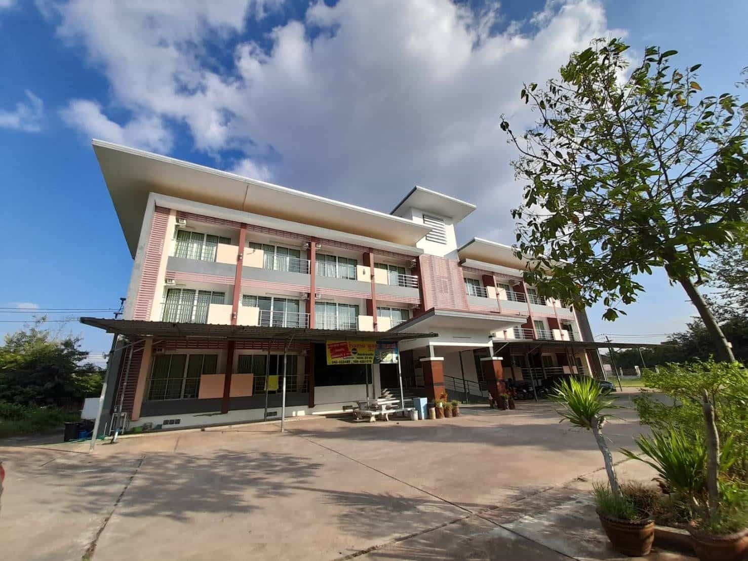 Phunsuk Grand Hotel4