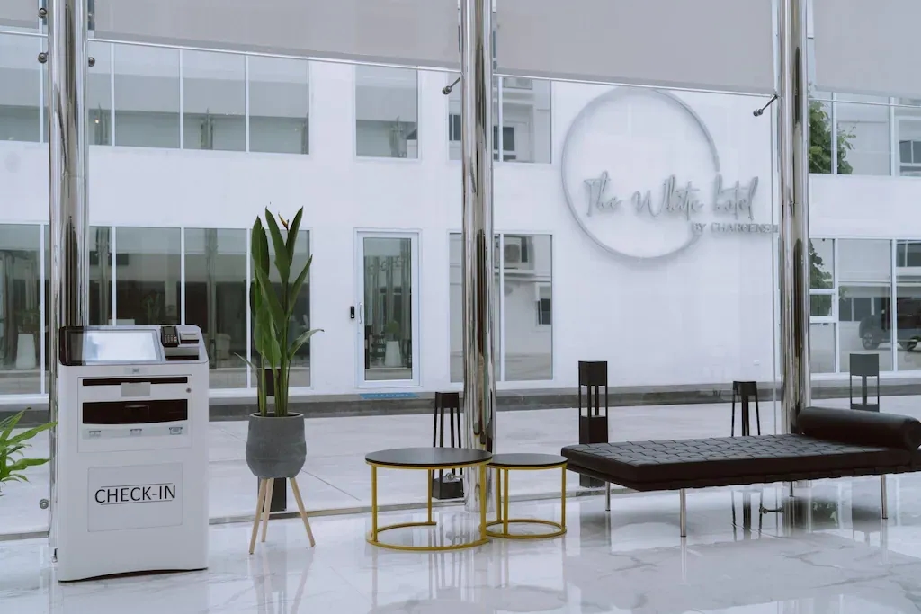 เดอะ ไวท์ โฮเทล บาย เจริญศรี (The White Hotel By Charoensri)2