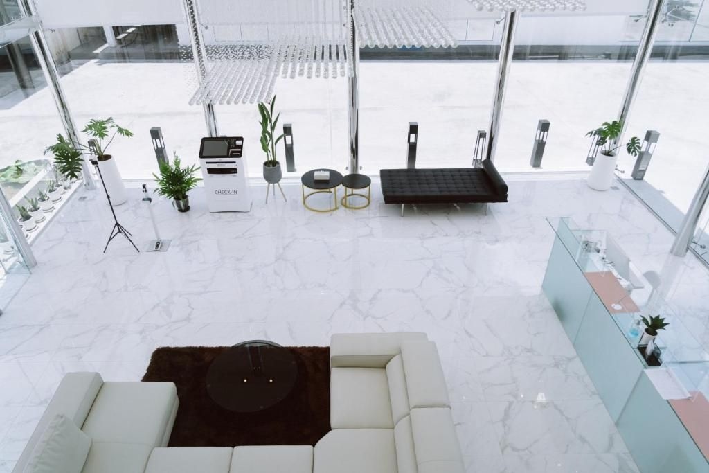 เดอะ ไวท์ โฮเทล บาย เจริญศรี (The White Hotel By Charoensri)1