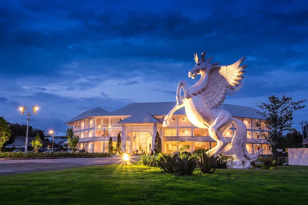 ไวท์เฮาส์ โฮสเทล (White House Hotel)0