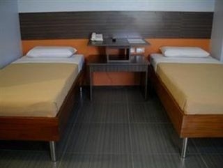 Andy Hotel1