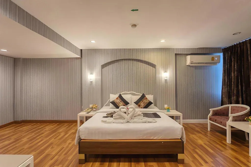 โรงแรมอัญชาลีน่าแกรนด์ (Aunchaleena Grand Hotel)4