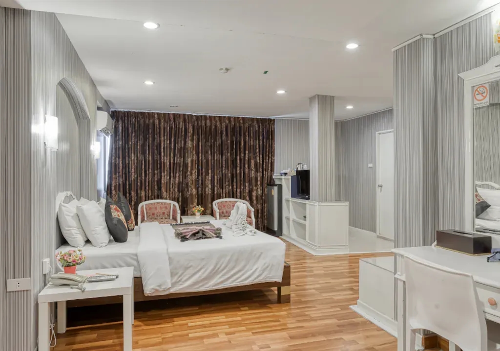 โรงแรมอัญชาลีน่าแกรนด์ (Aunchaleena Grand Hotel)3