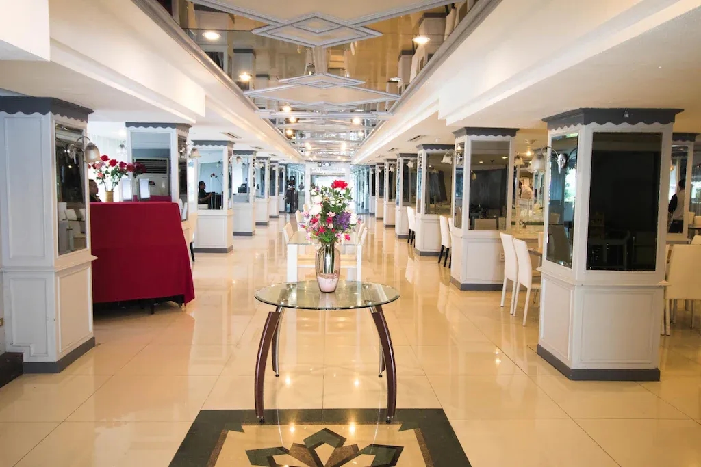 โรงแรมอัญชาลีน่าแกรนด์ (Aunchaleena Grand Hotel)1