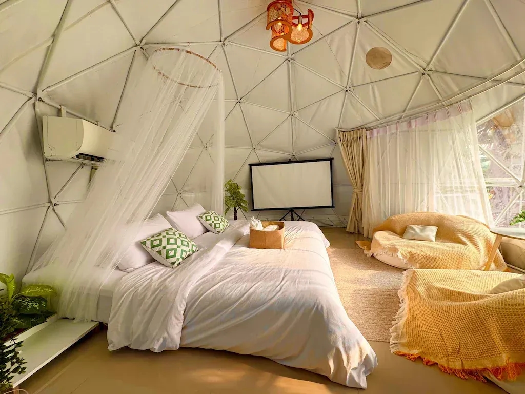 อัส แอนด์ เอาเออร์ส คาเฟ่ แอนด์ เบด (Us and Ours cafe'&bed)2