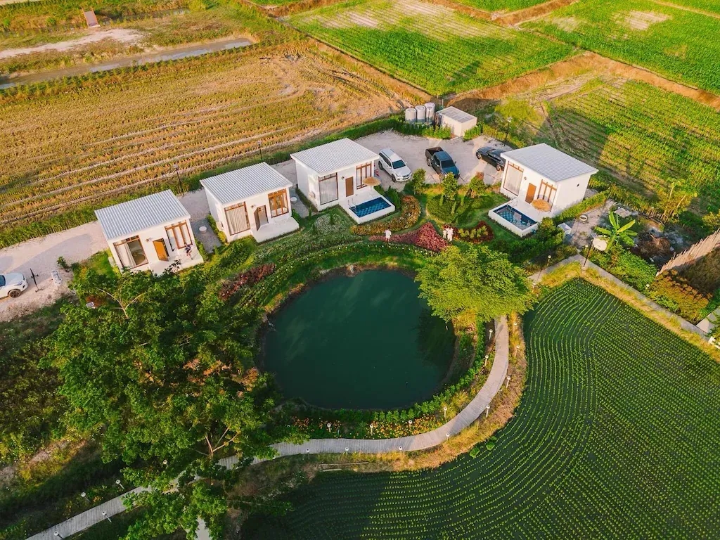 อัส แอนด์ เอาเออร์ส คาเฟ่ แอนด์ เบด (Us and Ours cafe'&bed)0