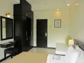 One Crescent Place Hotel0