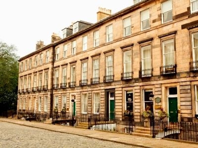 Nira Caledonia1