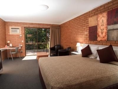 Airport Admiralty Motel4